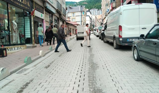 Cumhuriyet Caddesi Araç Trafiğine Kapatılıyor!