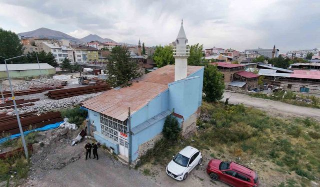 Evden bozma cami, kentsel dönüşümün ortasında zamana direniyor