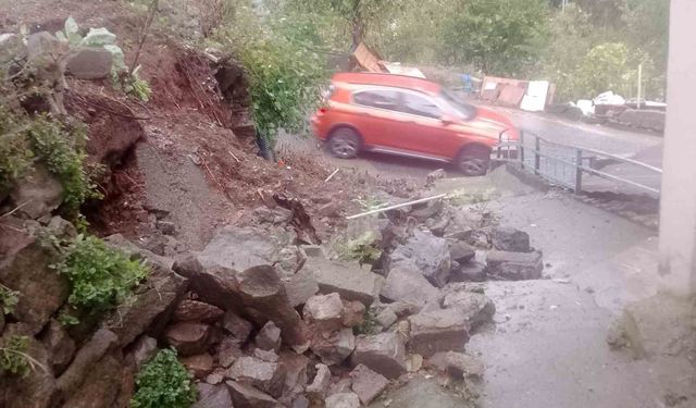 Karadeniz Ereğli'de aşırı yağış duvarı çökertti