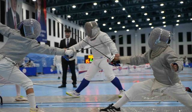 Samsun'da 612 sporcunun kılıç mücadelesi başladı