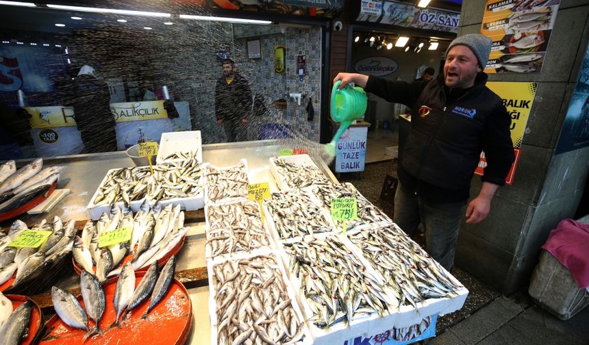 Karadenizli balıkçıların tezgahları ramazanın ilk gününde şenlendi