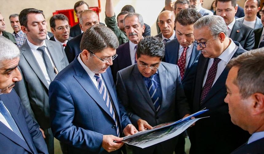 Adalet Bakanı Tunç, müzeye dönüştürülecek Diyarbakır Cezaevi'ni ziyaret etti