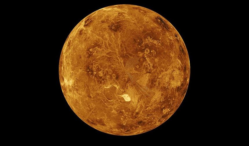 Gökbilimciler Venüs Atmosferindeki Bulutlarda Yaşam Belirtisi Olabilecek Elementler Keşfetti