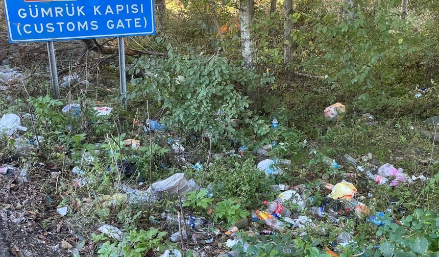 Sarp Sınır Kapısına Giden Yol “Çöplüğe Döndü”