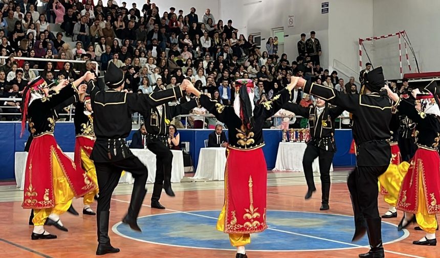 Artvin’de Halk Oyunları Coşkusu