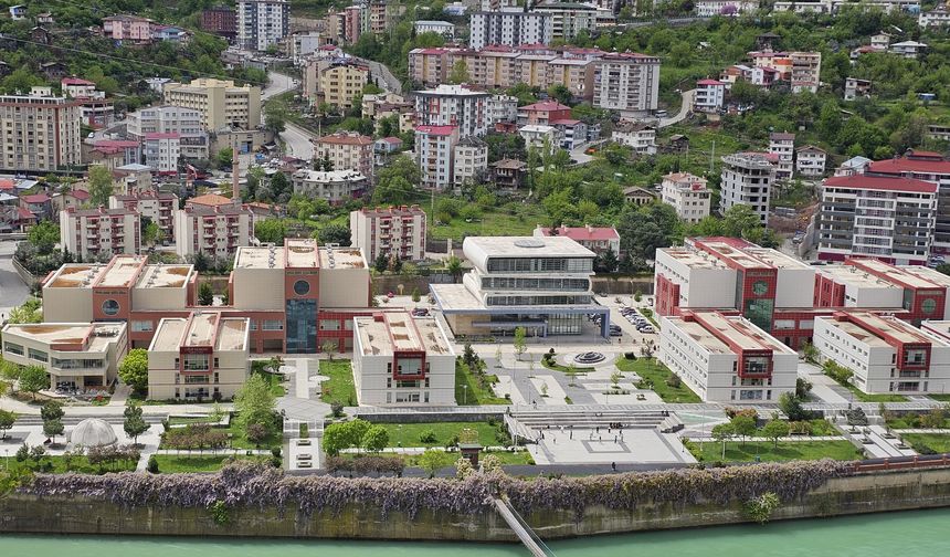 AÇÜ, ÜNİDES Performansıyla Göz Dolduruyor
