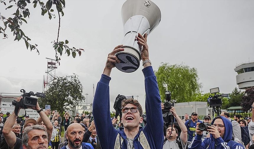 Avrupa Ligi Şampiyonu Fenerbahçe Beko, Yurda Döndü