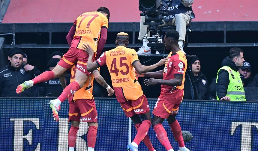 Lider Galatasaray, Sivasspor'u ilk yarım saatte attığı 4 golle geçti
