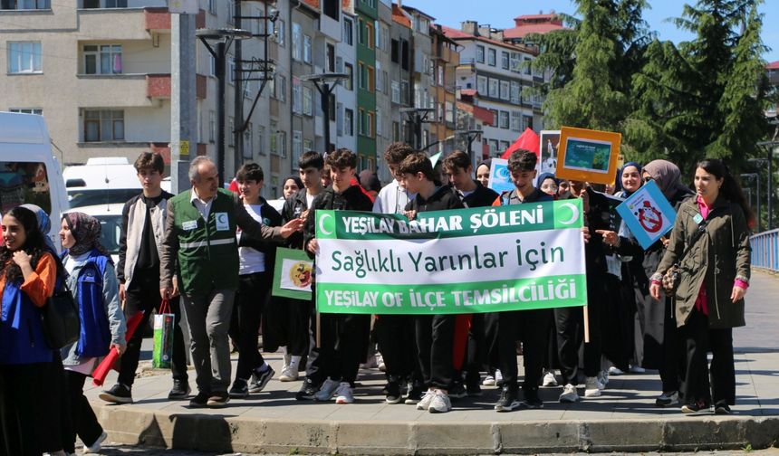 Of'ta Yeşilay Bahar Şöleni Düzenlendi