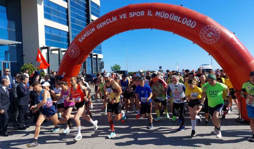 19 Mayıs Yarı Maratonu Başladı