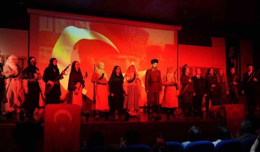 Tarihe Işık Tutan Defile: 23 Kadın Kahramanın Kıyafetleri Defilede Sergilendi