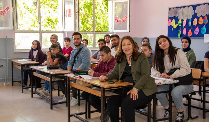 Gönüllü Ellerle Köy Okuluna Yeni Bir Soluk