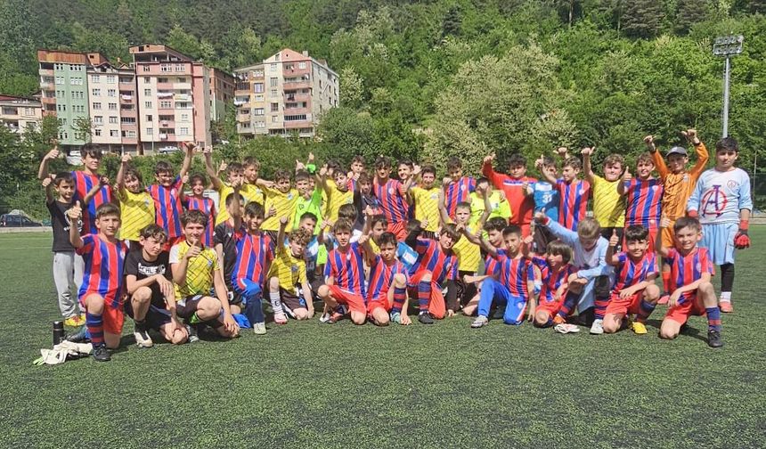 Futbol Şöleni Borçka’da Gerçekleşti