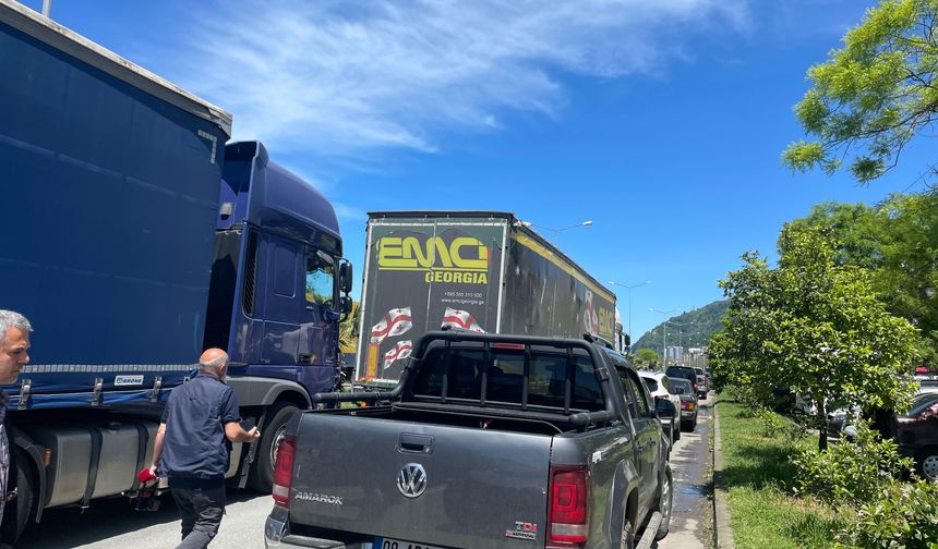 Arızalanan TIR Trafiği Kilitledi