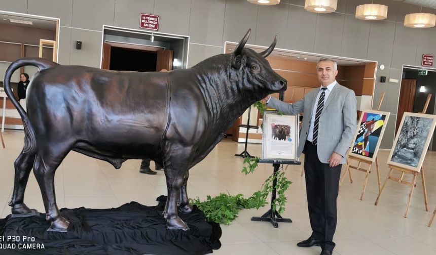 “Şampiyon” Heykeli Büyük İlgi Gördü