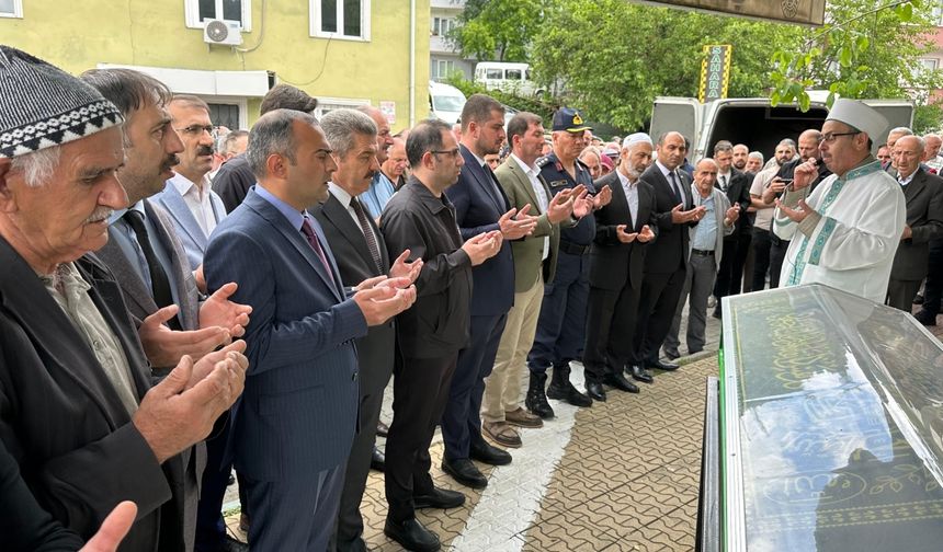 Artvin Sağlık Müdürü Gürol Köroğlu'nun Babası Son Yolculuğuna Uğurlandı