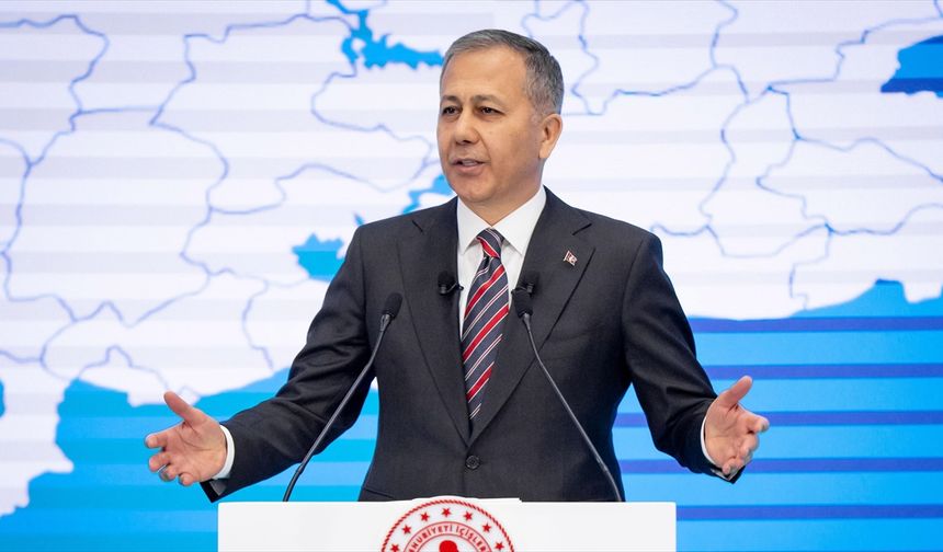 İçişleri Bakanı Yerlikaya'dan Sürücü ve Yolculara "Trafik Kurallarına Uyalım" Çağrısı