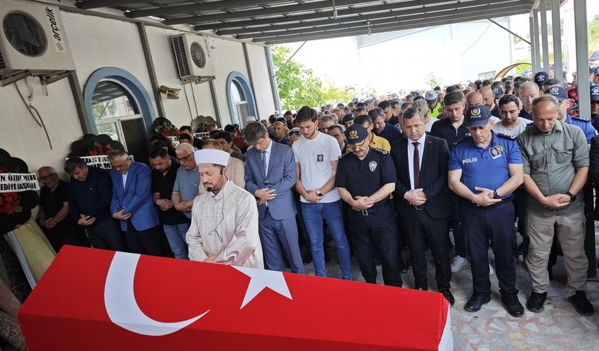 Kalp Krizi Sonucu Vefat Eden Polis Memuru Toprağa Verildi