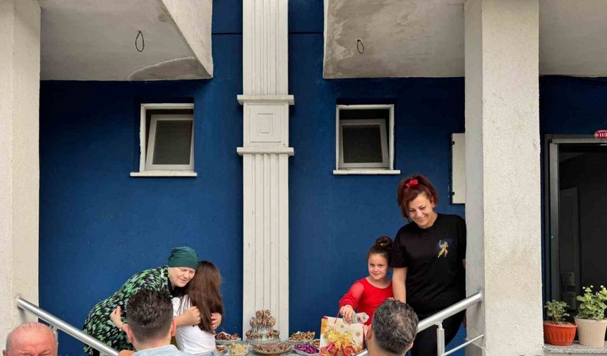 Atalarından Gelen Bayramlaşma Geleneğini Bu Yıl Da Sürdürdüler