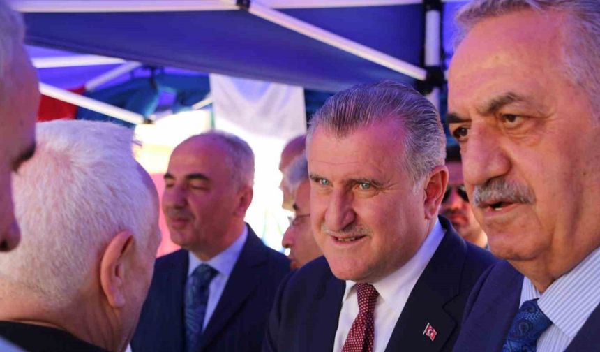 Gençlik ve Spor Bakanı Osman Aşkın Bak Rize’de bayramlaşma törenine katıldı