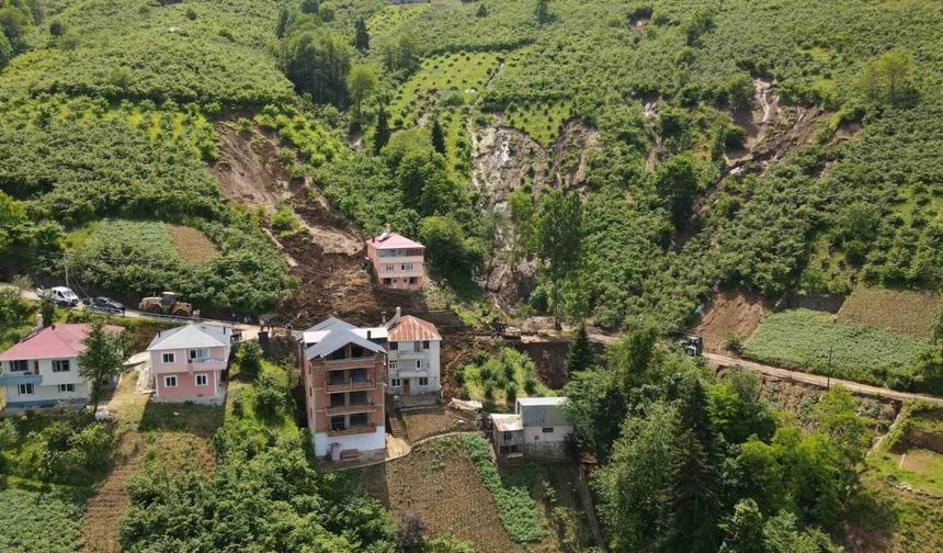 Trabzon’da heyelan: 5 ev tehlike altında