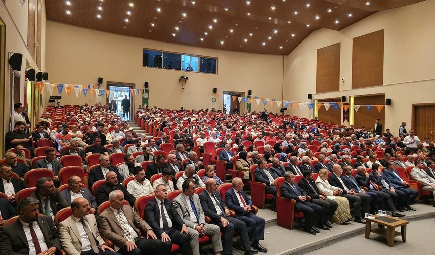 AK Parti’nin Artvin Etkinliğinde Salon Dolmadı