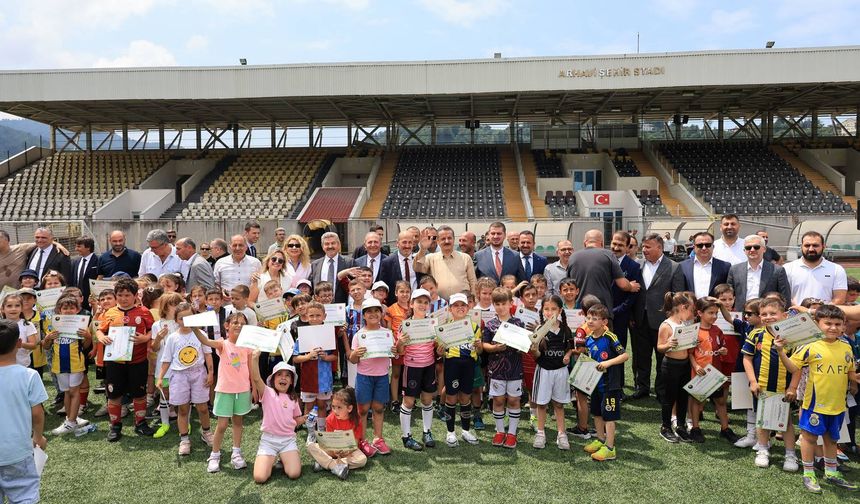 Arhavi’de Futbolun Kalbi Çocuklarla Attı