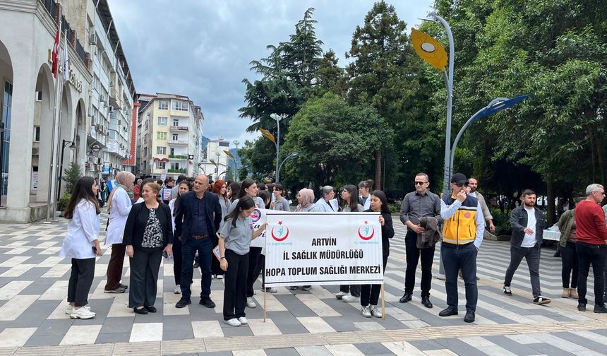 Hopa’da Tütünsüz Yaşam ve Sağlık İçin Yürüdüler