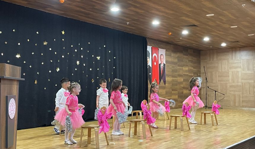 Borçka’da Miniklerden Yıl Sonu Gösterisi