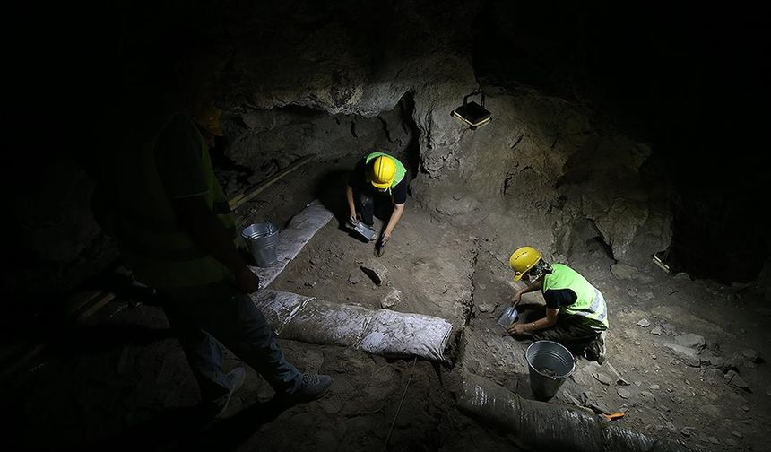 Arkeologlar, Andık Mağarası'nda geçmişin izlerini araştırıyor