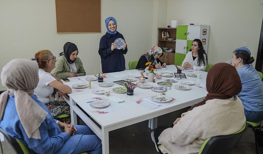 Kintsugiden ilham alan terapi yöntemiyle engelli annelerinin yaraları onarılıyor
