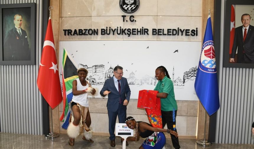 Başkan Genç, Uluslararası Horon Festivali’nde Dünyaya Mesaj Verdi
