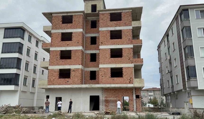 Kayıp kız çocuğu inşaatın önünde ölü bulundu