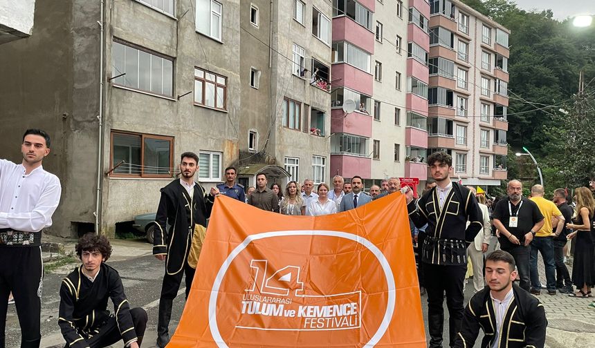 Murgul’da Festival Coşkusu Kortejle Başladı