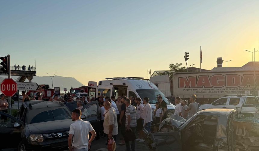 Hopa Liman Kavşağında Kaza