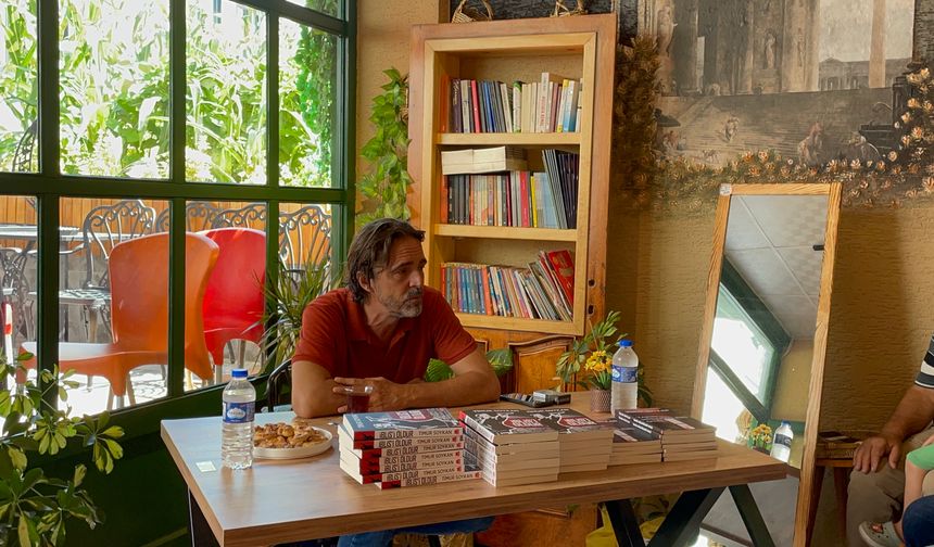 Gazeteci Timur Soykan Kemalpaşa’da Okurlarıyla Buluştu
