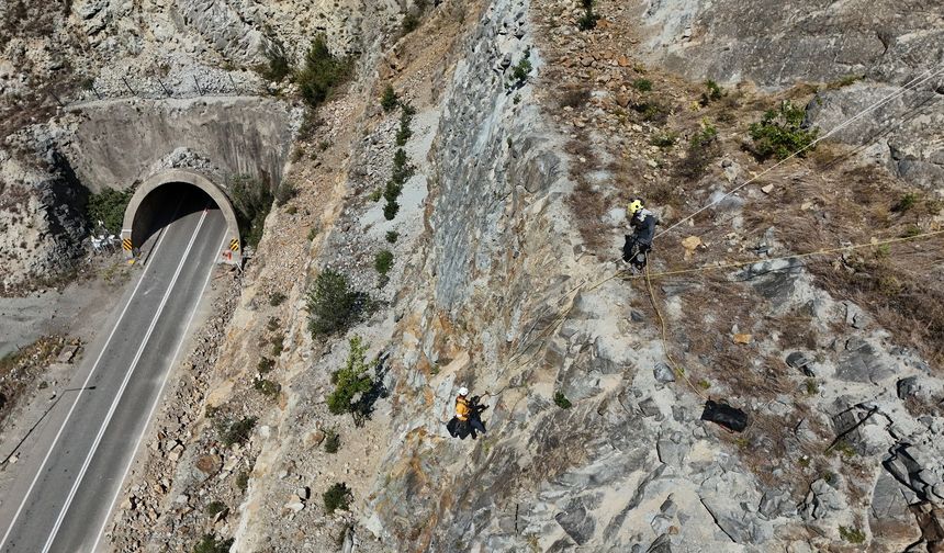 Artvin’de Yamaçlarda Kaya Temizliği