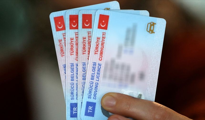 İçişleri Bakanı Yerlikaya'dan eski tip sürücü belgelerinin yenilenmesi uyarısı