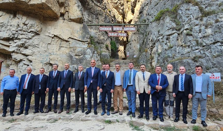 Bakan Ersoy’dan Doğa Harikası Kanyonda İnceleme