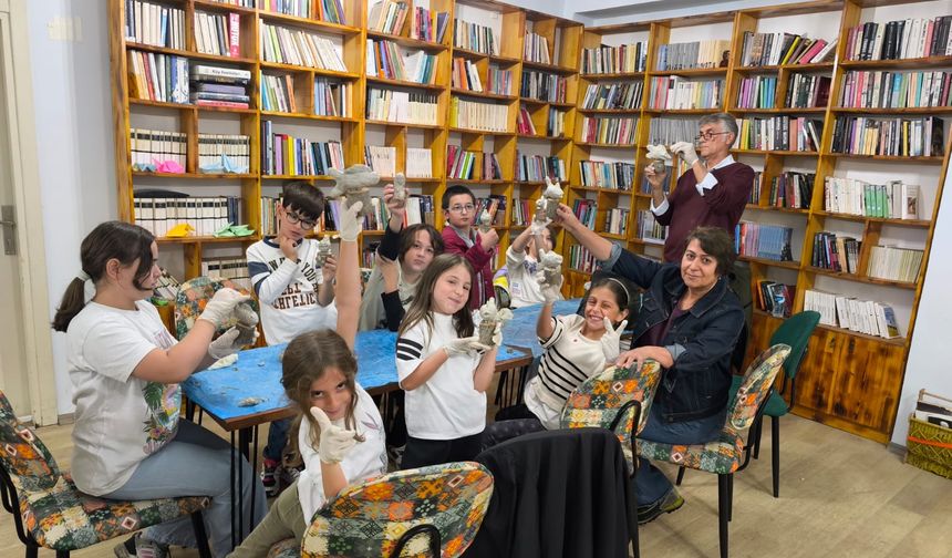 Çocuklar Kağıt Hamurundan Heykel Yaptı