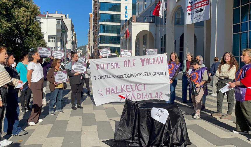 “Kutsal Aile Örtüsünü Kaldırıyoruz!”