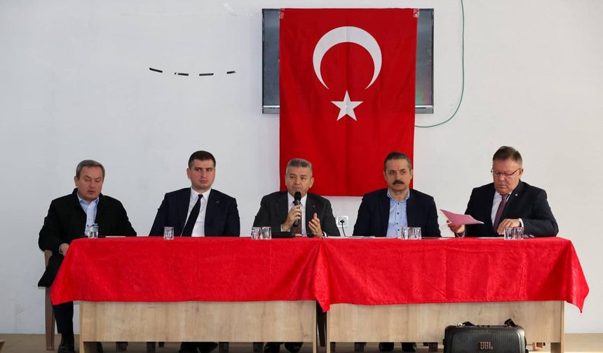 Artvin Valisi Ergün ile AK Parti Milletvekili Çelik, Yapımı Devam Eden Sanayi Sitesini İnceledi