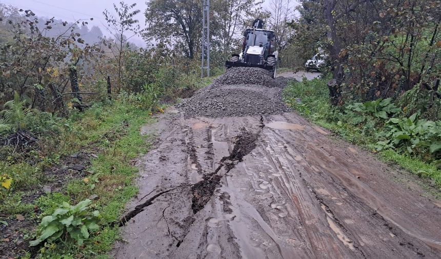 Salıpazarı'nda çöken yol onarılarak yeniden ulaşıma açıldı