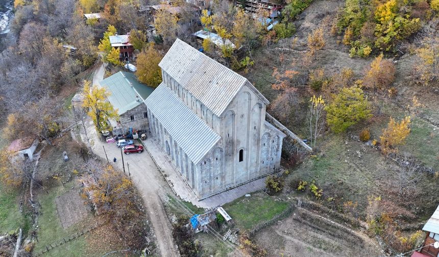Barhal Manastırı Sonbahar Güzelliğiyle Büyüledi