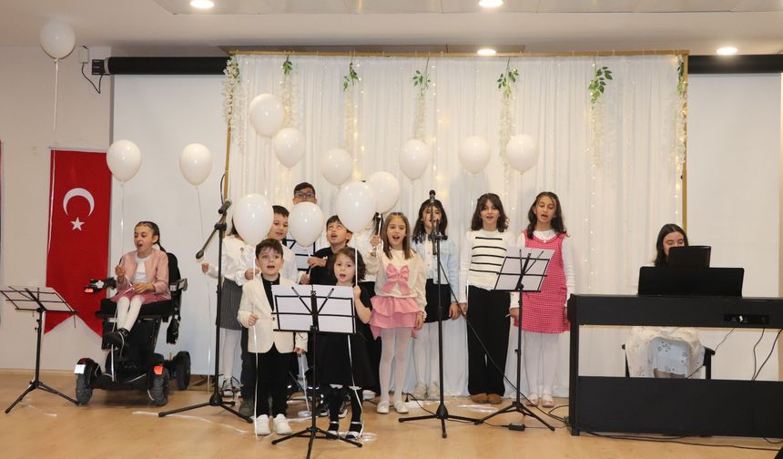 Yusufeli’nde Çocuklardan Piyano Resitali