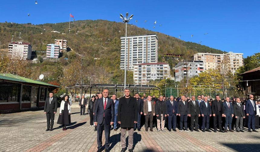 Öğretmenler Günü Kutlamaları Törenle Başladı