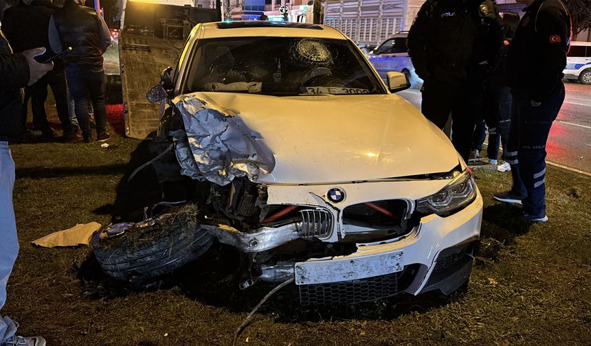 Samsun'da iki otomobilin çarpıştığı kazada 2 kişi yaralandı