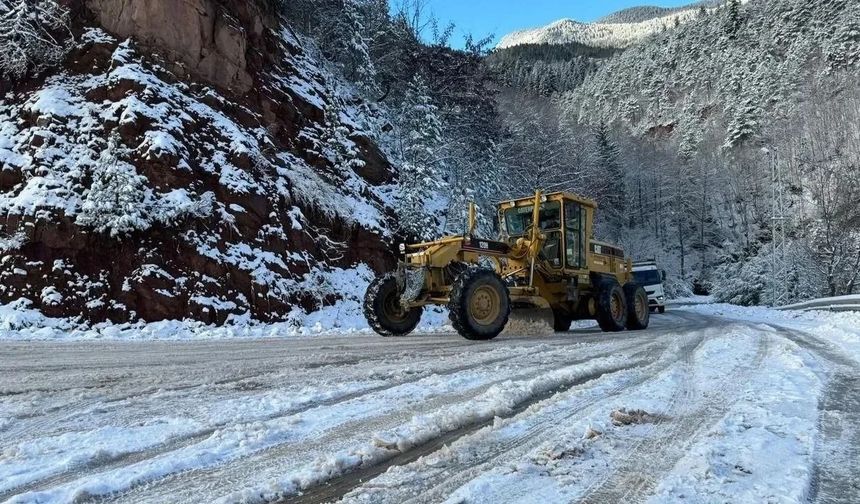 Kar Yağışı Ulaşımı Olumsuz Etkiliyor