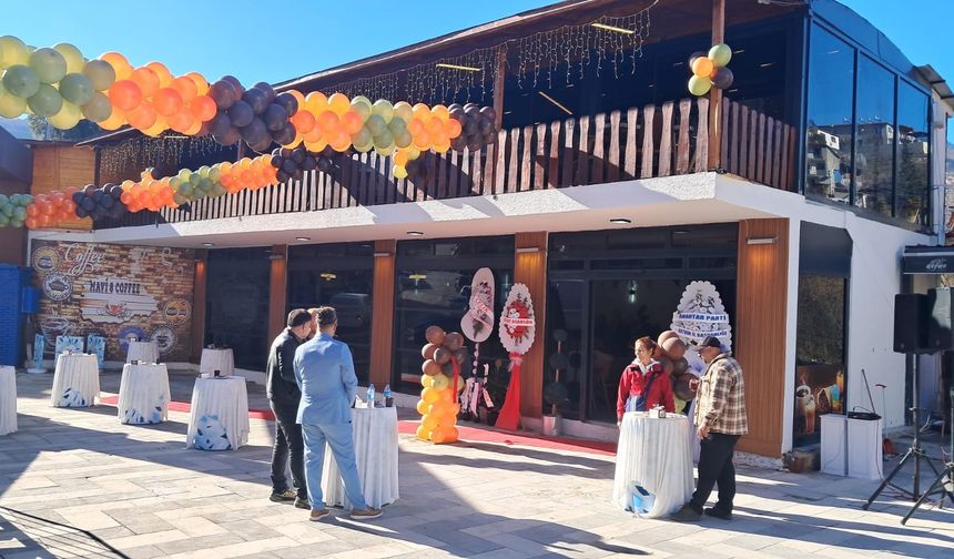 Ardanuç’ta Mavi Kafe Hizmete Açıldı