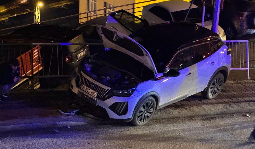 Artvin’de Trafik Kazası: 3 Kişi Yaralandı